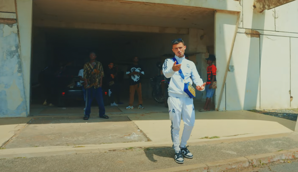 RK’M raconte son histoire dans son nouveau clip « La ruse » Photo de RK'M raconte son histoire dans son nouveau clip « La ruse »