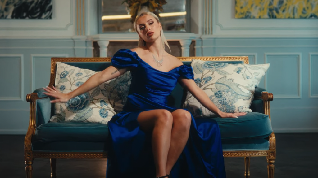 FEFE est « So cute » dans son nouveau clip Photo de FEFE est « So cute » dans son nouveau clip