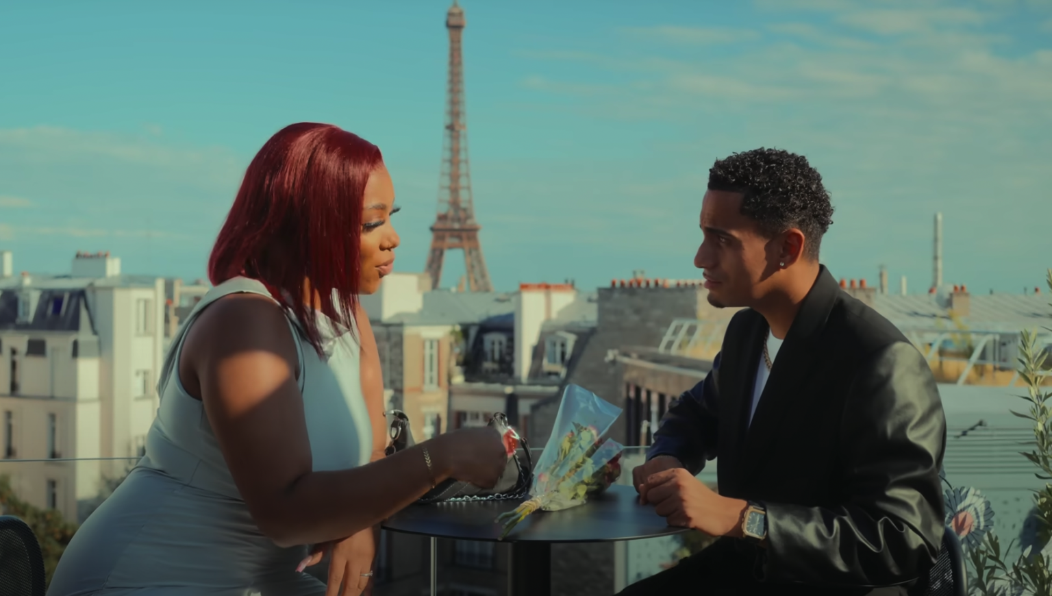 Rayka est de retour avec son nouveau clip « D’ailleurs » Photo de Rayka est de retour avec son nouveau clip « D'ailleurs »