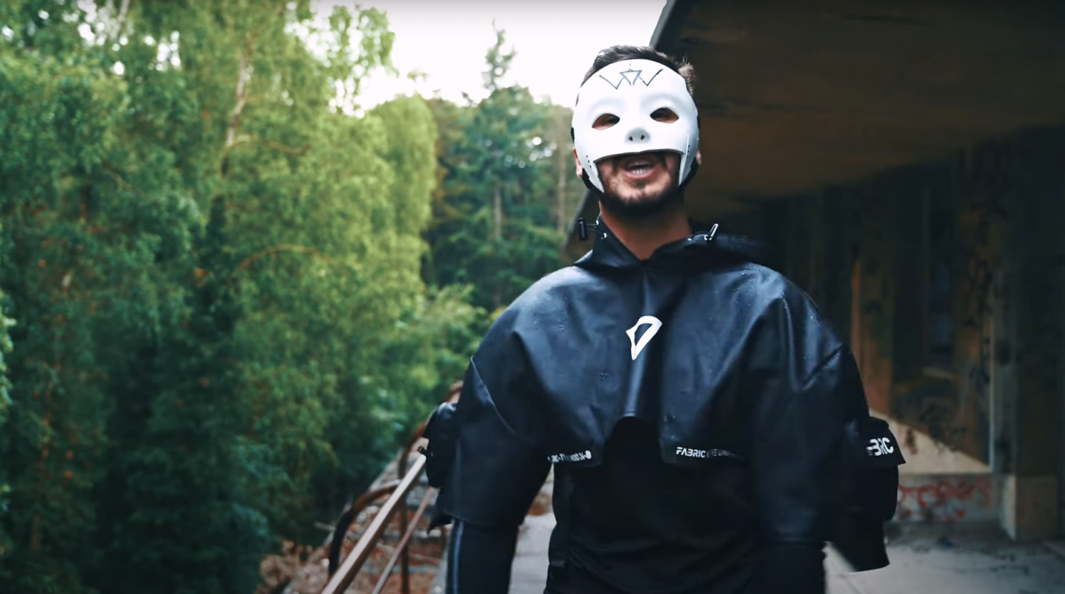 Photo de NOX D met le feu à une instru drill dans son nouveau clip « MĀYĀ »