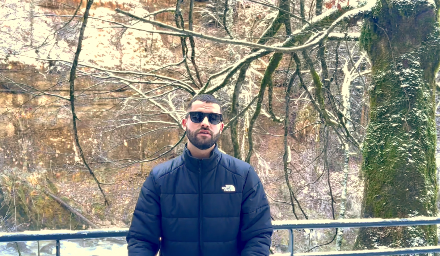 YX.Í voit la « Lueur » au bout du tunnel dans son nouveau clip Photo de YX.Í voit la « Lueur » au bout du tunnel dans son nouveau clip