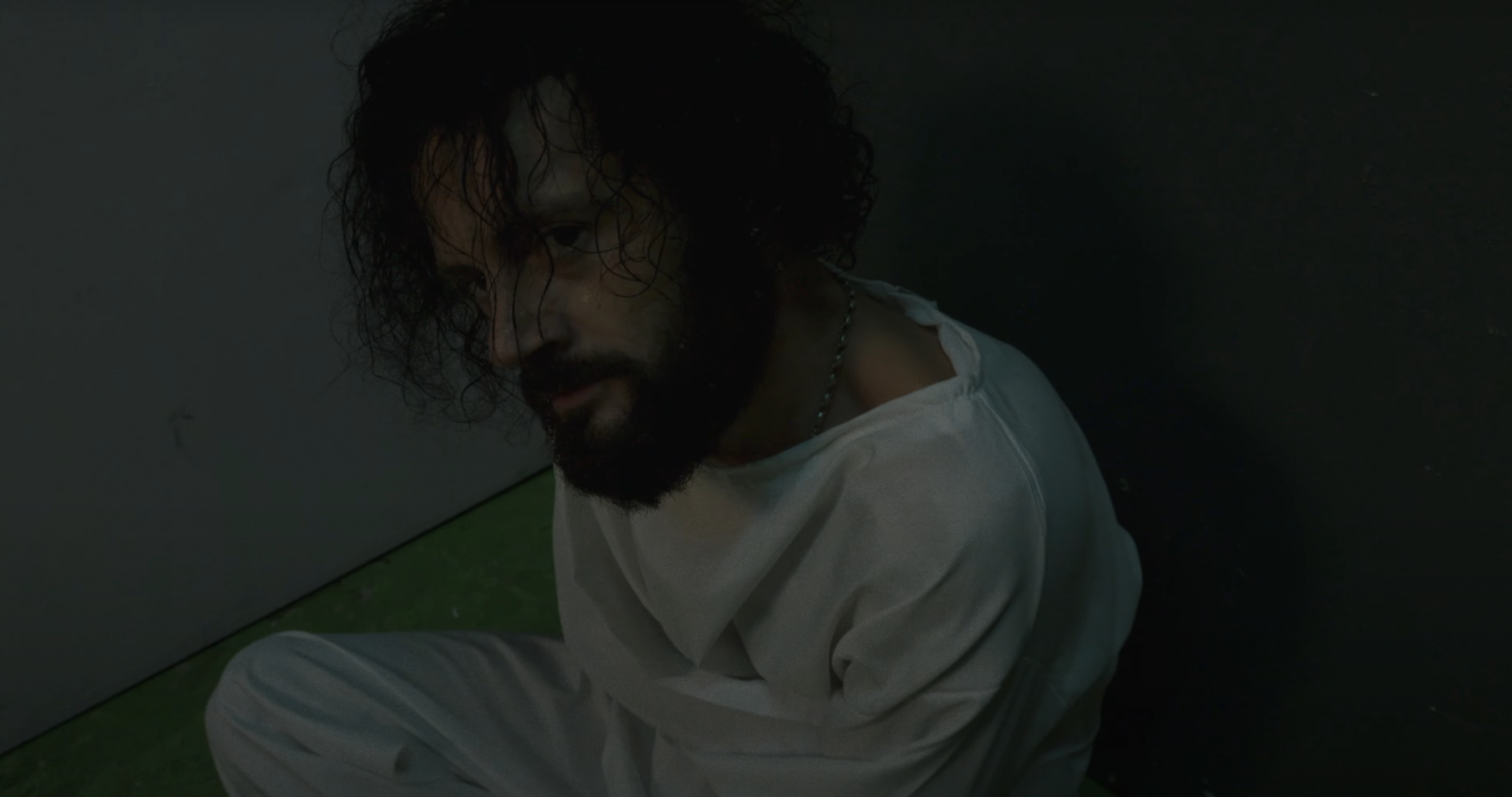 SENA devient fou dans son nouveau clip « ASYLUM » Photo de SENA devient fou dans son nouveau clip « ASYLUM »