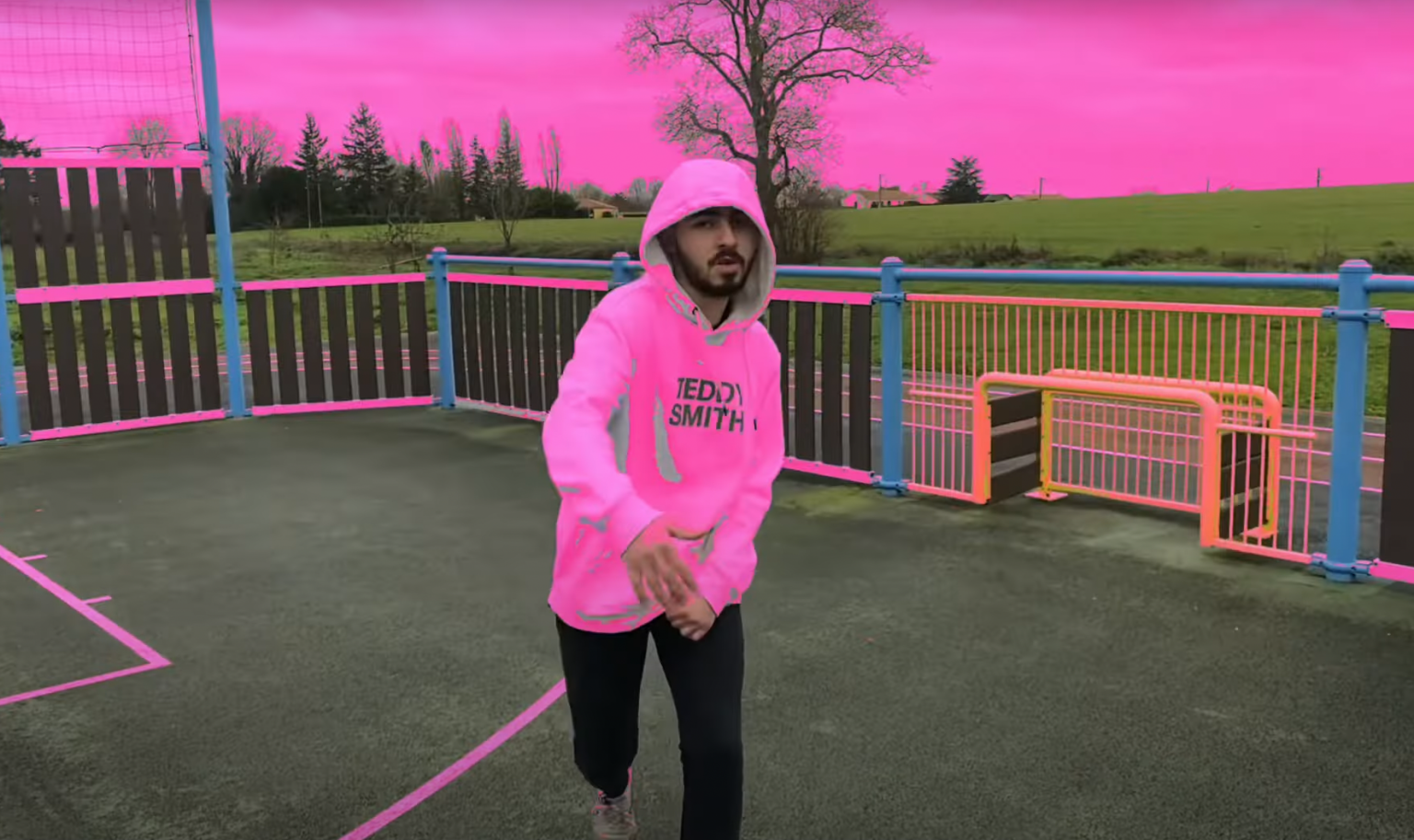 M.A.X se jette à l’eau dans son nouveau clip « J’AI PLUS LES MOTS » Photo de M.A.X se jette à l'eau dans son nouveau clip « J’AI PLUS LES MOTS »