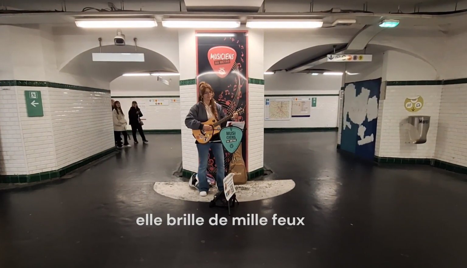 Annette Vogel interprète son titre « La Pleine Lune » dans le métro ! Photo de Annette Vogel interprète son titre « La Pleine Lune » dans le métro !