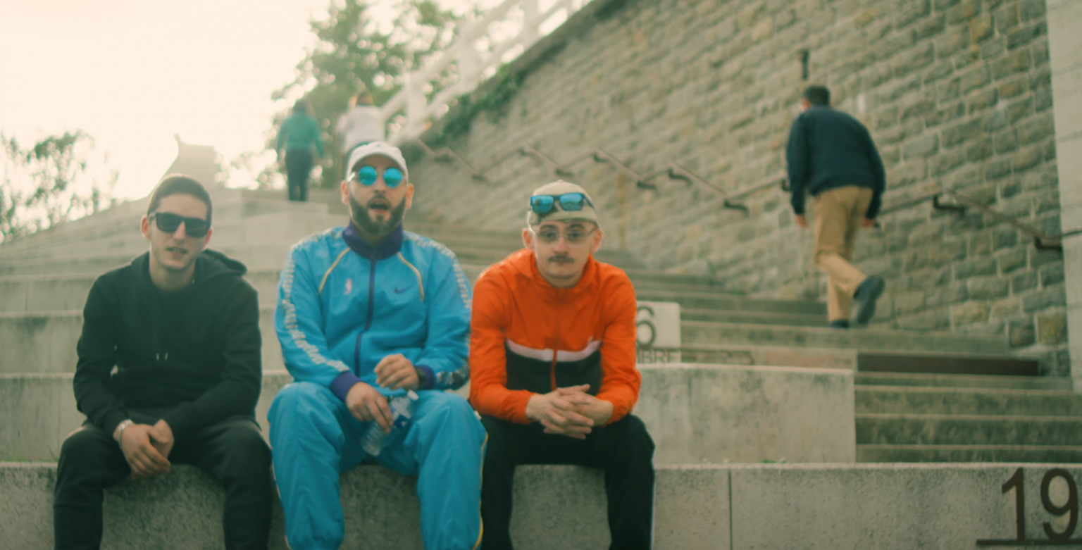 ZIG LA RIME, SKETDI et MASS_K sont dans les « BARBELÉS » dans leur nouveau clip Photo de ZIG LA RIME, SKETDI et MASS_K sont dans les « BARBELÉS » dans leur nouveau clip