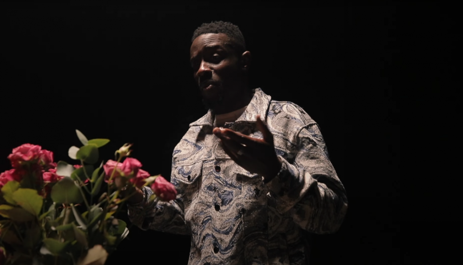 Karacas vient mettre le feu dans son nouveau clip « Pompier » Photo de Karacas vient mettre le feu dans son nouveau clip « Pompier »