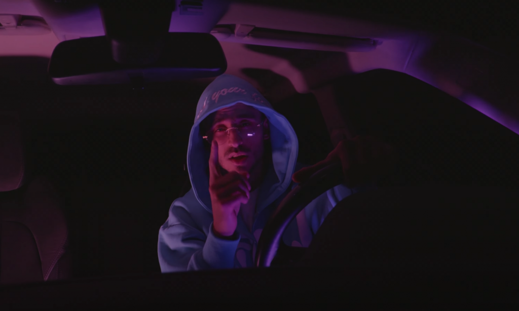 Bianco est carrément « TROP STEN » dans son nouveau clip Photo de Bianco est carrément « TROP STEN » dans son nouveau clip