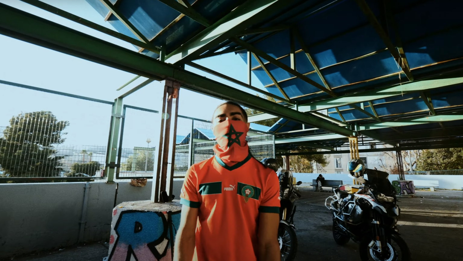 Photo de Dadinho06 assure le show dans son nouveau clip « Primavera »