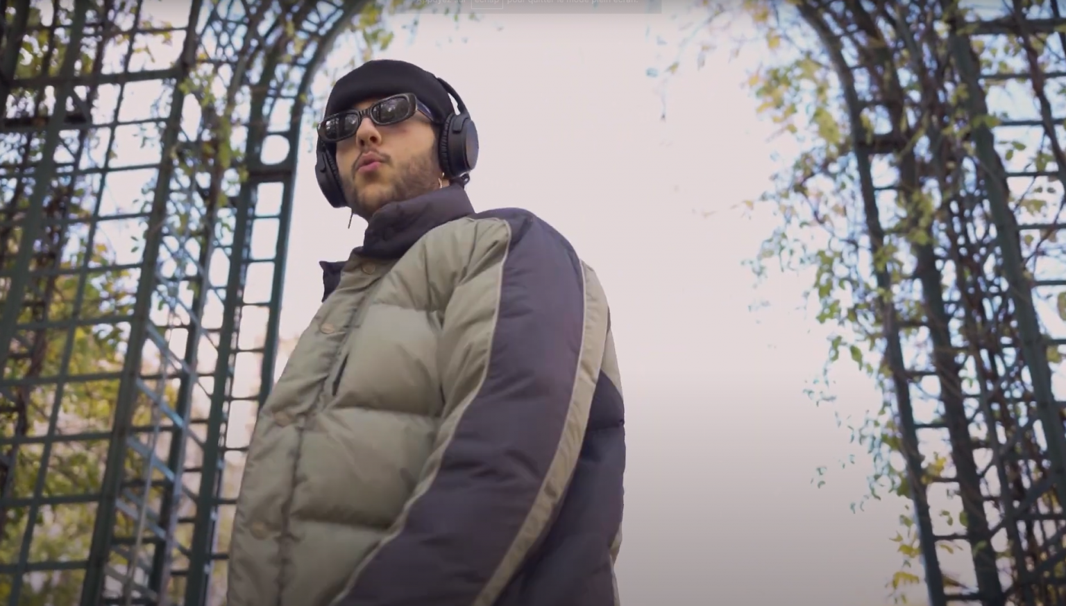 Woky remet ses « Problèmes pour plus tard » dans son nouveau clip Photo de Woky remet ses « Problèmes pour plus tard » dans son nouveau clip