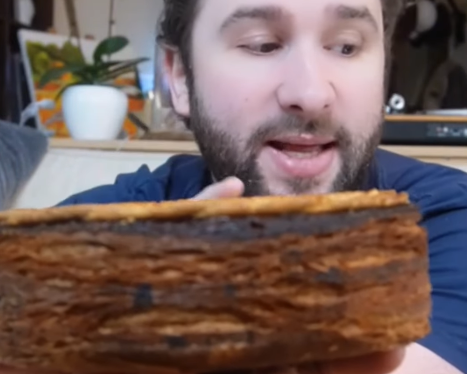 Cédric Grolet et sa galette à moitié vide : Les internautes crient au scandale ! Photo de Cédric Grolet et sa galette à moitié vide : Les internautes crient au scandale !
