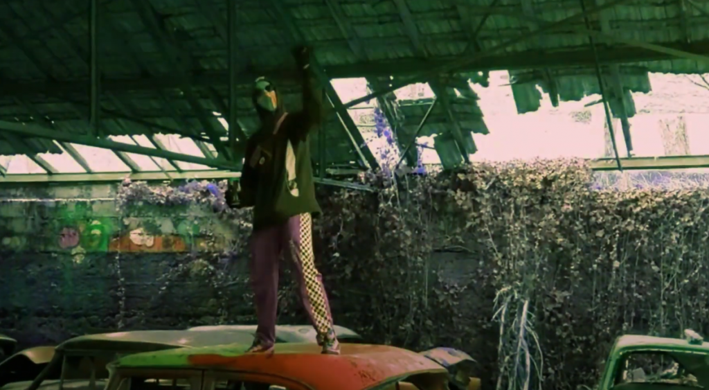 Rapper dans une casse automobile, Chacken l’a fait ! Photo de Rapper dans une casse automobile, Chacken l'a fait !