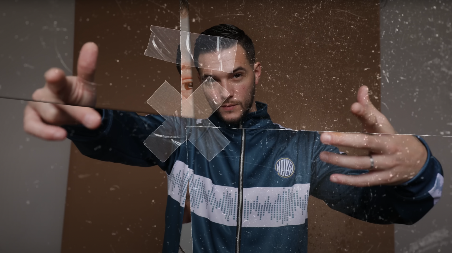 Melan fait une grosse démonstration de rap dans son nouveau clip « Dur de marcher droit » Photo de Melan fait une grosse démonstration de rap dans son nouveau clip « Dur de marcher droit »