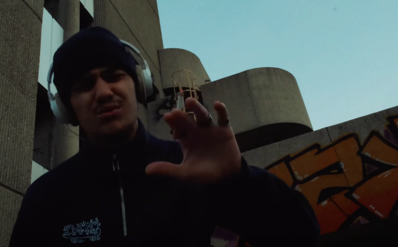 QTN impressionne dans son nouveau clip « BUSH » Photo de QTN impressionne dans son nouveau clip « BUSH »