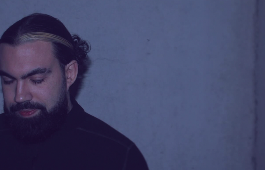Prezu, en pleine « COURSE POURSUITE » dans son nouveau clip Photo de Prezu, en pleine « COURSE POURSUITE » dans son nouveau clip