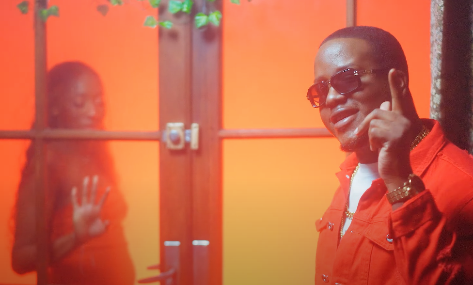 Ryden B ouvre son cœur à sa « Co pilote » dans son nouveau clip Photo de Ryden B ouvre son cœur à sa « Co pilote » dans son nouveau clip