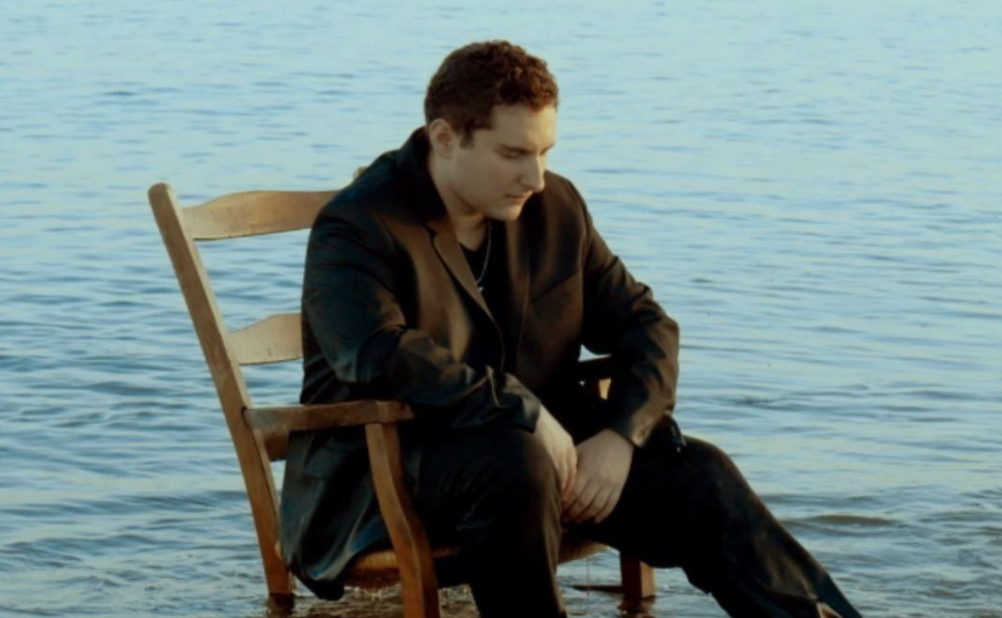 Karna se livre dans son nouveau clip « Ghost » Photo de Karna se livre dans son nouveau clip « Ghost »