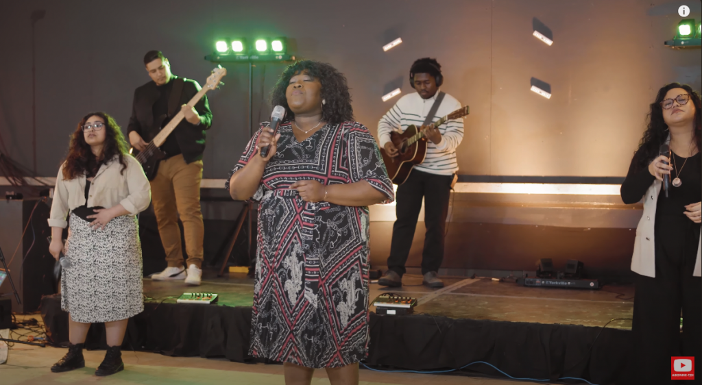 Olivia Ouedraogo illumine le monde du gospel avec « Tu es grand » Picture of Olivia Ouedraogo illumine le monde du gospel avec « Tu es grand »