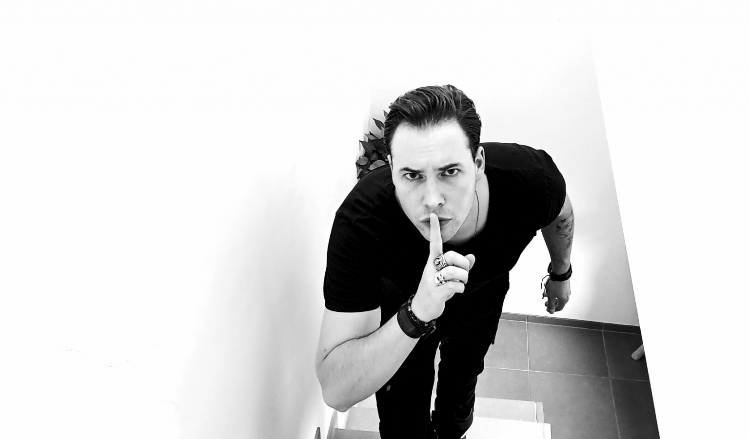 « Qui Nous Croira? » : Quand Mathieu Clobert fait écho à nos silences ! Photo de « Qui Nous Croira? » : Quand Mathieu Clobert fait écho à nos silences !