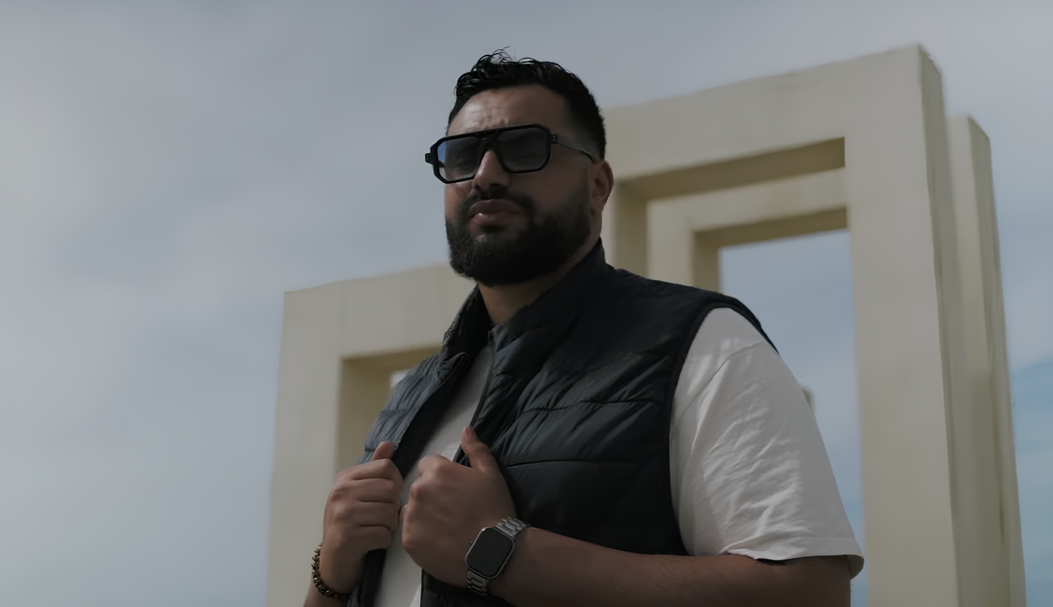 « La loi de Murphy feat Médine Inchallah » par Souli.B Photo de « La Loi de Murphy » par Souli.B ft. Médine Inchallah: Le clash des générations