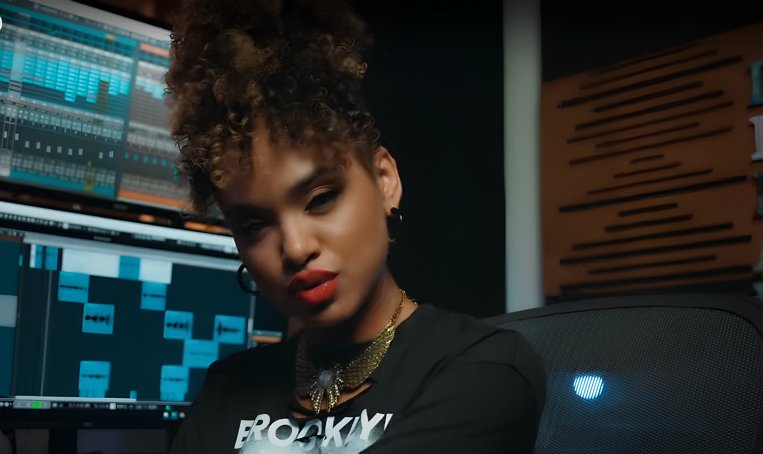 Alis Zannou explore les choix de cœur dans son vibrant clip « Dilemme » Photo de Alis Zannou explore les choix de cœur dans son vibrant clip « Dilemme »
