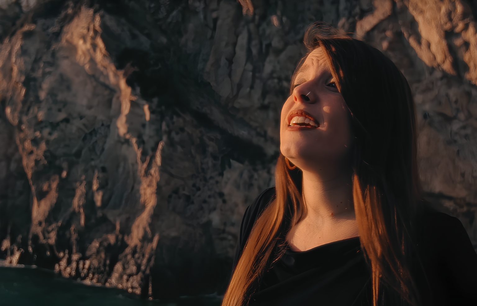 L’OMBRA lance « Soli I » : Un hymne poétique et visuel. Photo de L'OMBRA lance « Soli I » : Un hymne poétique et visuel.