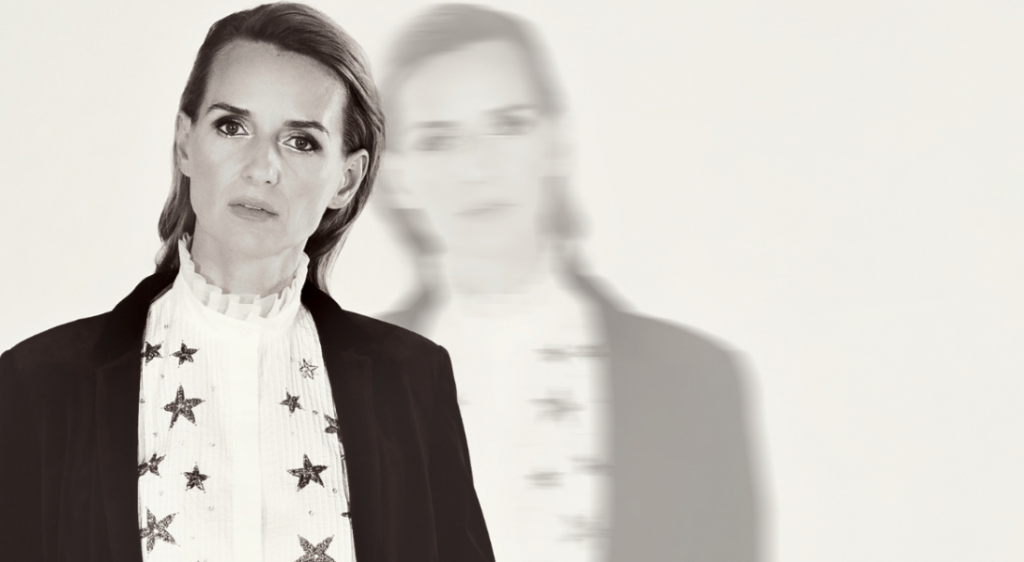 Ellie Bloom dévoile « Tu planes » : Un hymne à l’émancipation Photo de Ellie Bloom dévoile « Tu planes » : Un hymne à l'émancipation