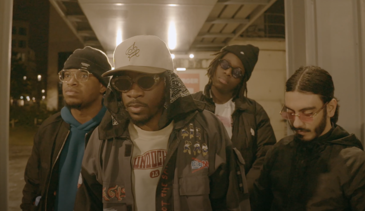 Radou joue au « Mauvais Garçon » dans son nouveau clip Photo de Radou joue au « Mauvais Garçon » dans son nouveau clip