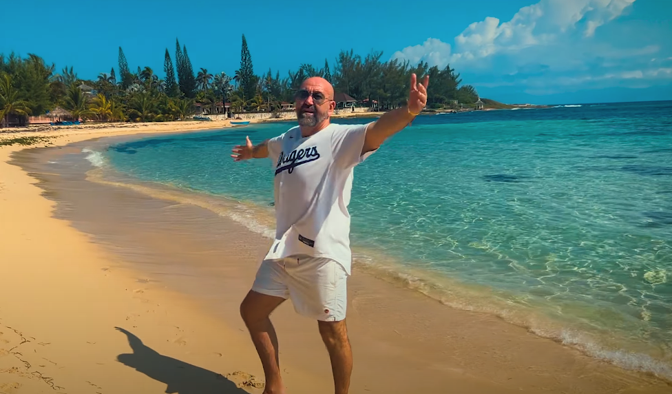 Joss Mendosah veut des « Cons Pressés » pour son nouveau clip Photo de Joss Mendosah veut des « Cons Pressés » pour son nouveau clip