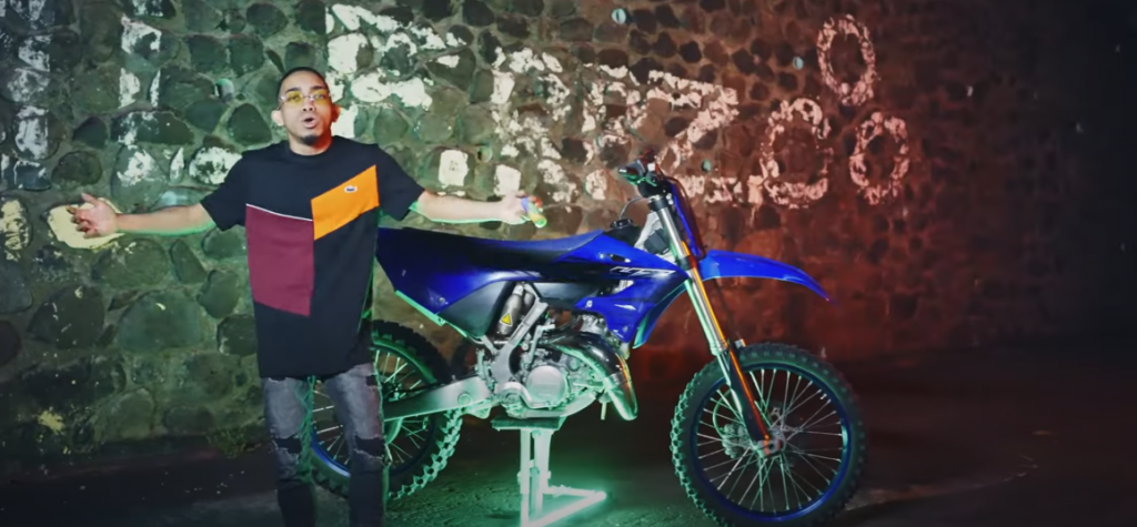 Photo de C'est tout pour la « Money » dans le nouveau clip de Mc Joël