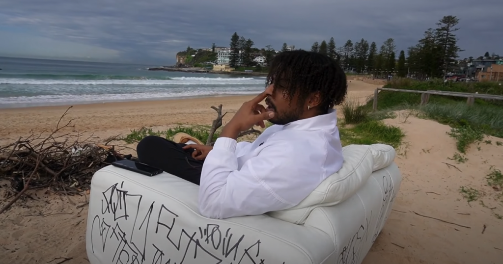 Venez chiller sur la plage avec le rappeur Blackp et son clip « Power » Photo de Venez chiller sur la plage avec le rappeur Blackp et son clip « Power »