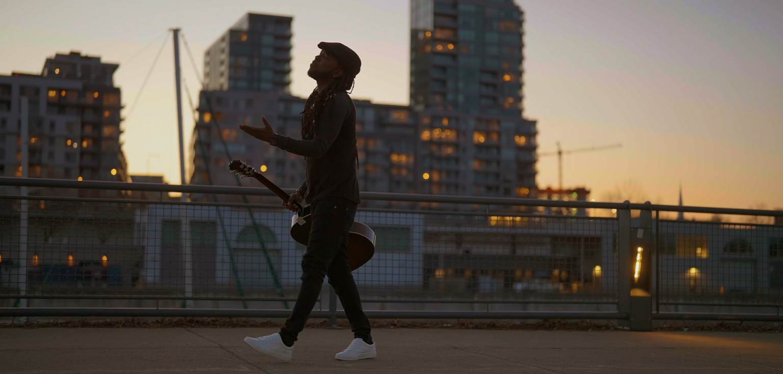 Soyons « Libres ensemble » en regardant le nouveau clip de Jean Jean Roosevelt Photo de Soyons « Libres ensemble » en regardant le nouveau clip de Jean Jean Roosevelt