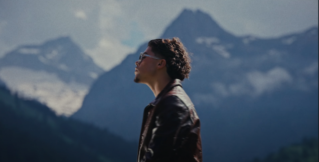 Andy Roques en mode « Lazy » dans son nouveau clip Photo de Andy Roques an mode « Lazy » dans son nouveau clip