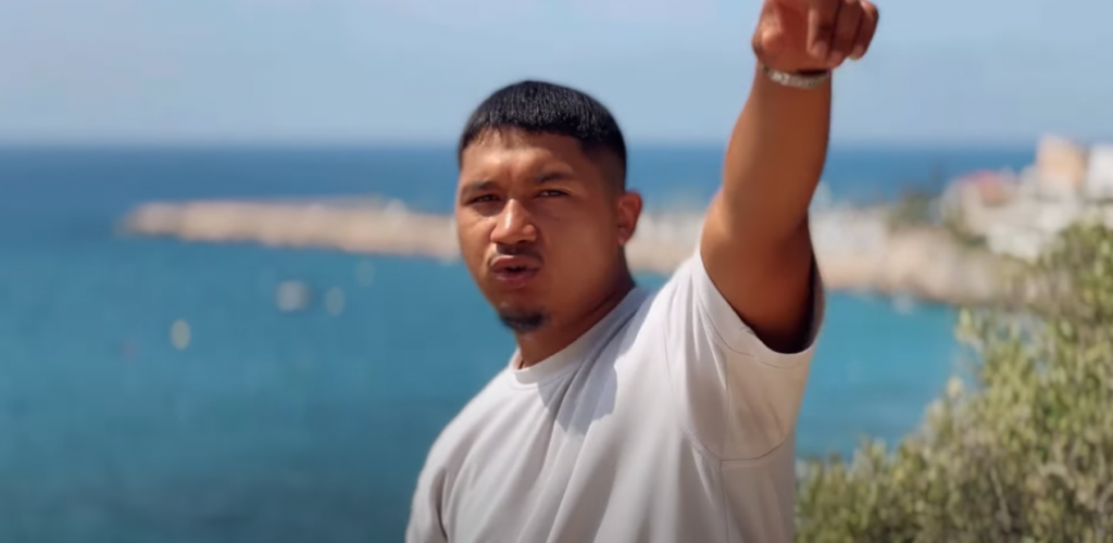 Photo de Tahiry nous fait planer avec son nouveau titre « Wari »
