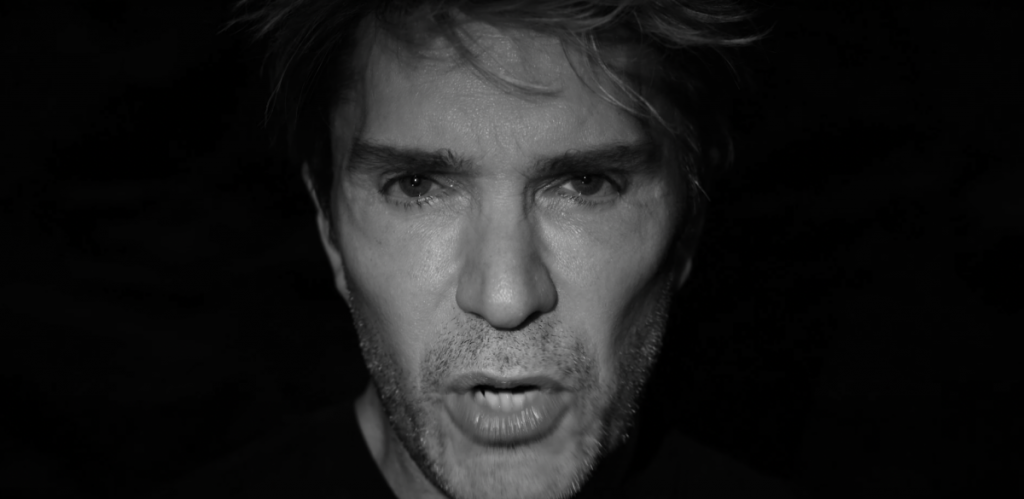 Vic Mignogna sensibilise le public avec son nouveau clip « HURT PEOPLE » Photo de Vic Mignogna sensibilise le public avec son nouveau clip « HURT PEOPLE »