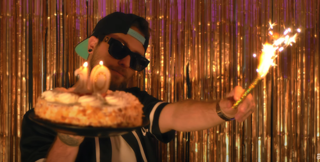 Photo de MartinoW fête les « 10 ANS » de sa chaine YouTube avec un gros clip !