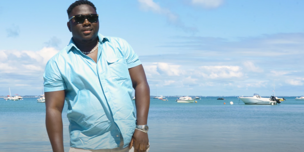 MAZDI dévoile ses sentiments dans son nouveau clip « Sans Toi » Photo de MAZDI dévoile ses sentiments dans son nouveau clip « Sans Toi »