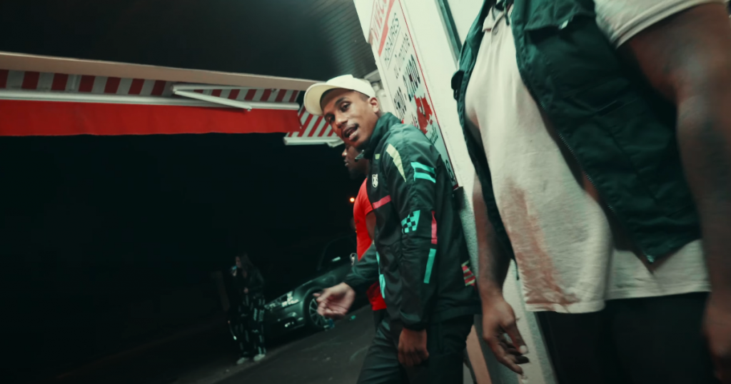 Wilo est trop « À l’aise » dans son nouveau clip Photo de Wilo est trop « À l'aise » dans son nouveau clip