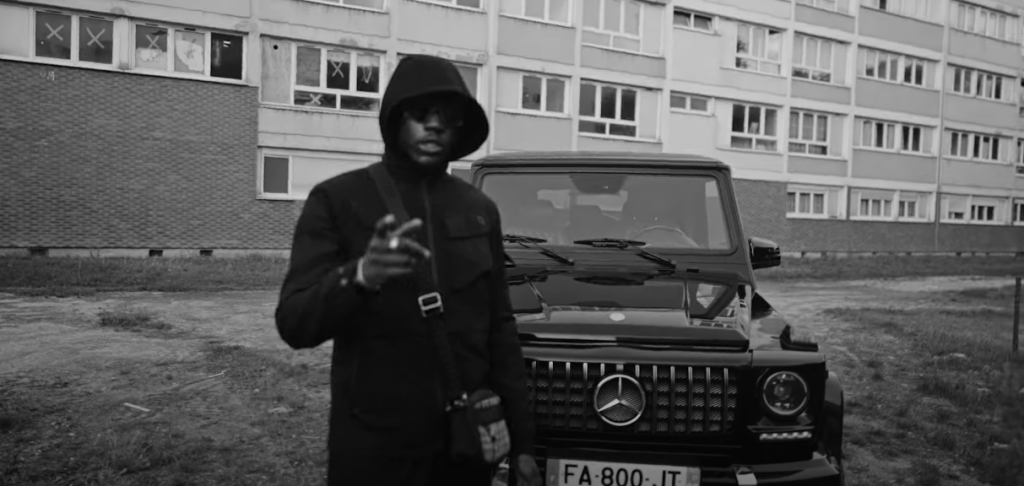 JK PÉPÉLÉ, redoutable dans son nouveau clip «Tête Brûlée» Photo de JK PÉPÉLÉ joue les « Tête Brûlée » dans son nouveau clip