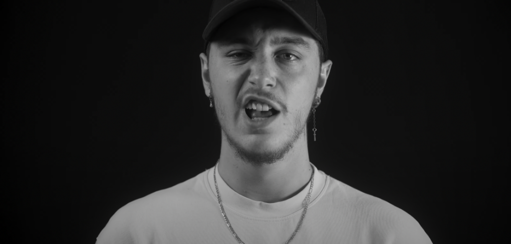 Dooky, émouvant dans son nouveau clip « TIRER SUR LA MÉLODIE » Photo de Dooky, émouvant dans son nouveau clip "TIRER SUR LA MÉLODIE"