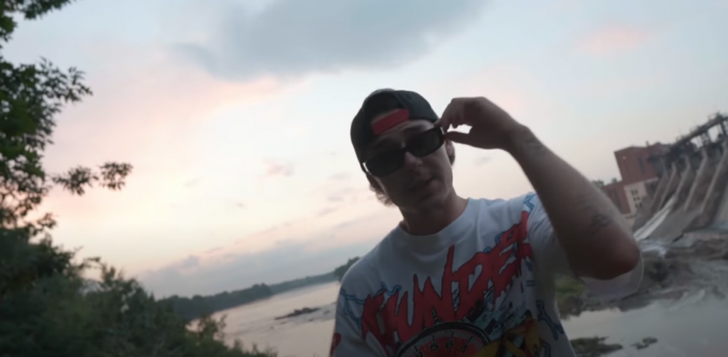 Entrez dans l’univers de R.A.S avec « Amplifier », son nouveau clip Photo de Entrez dans l'univers de R.A.S avec « Amplifier », son nouveau clip