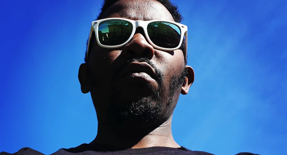 Photo de Al Pa rappe sans concession dans « Pacisfista »