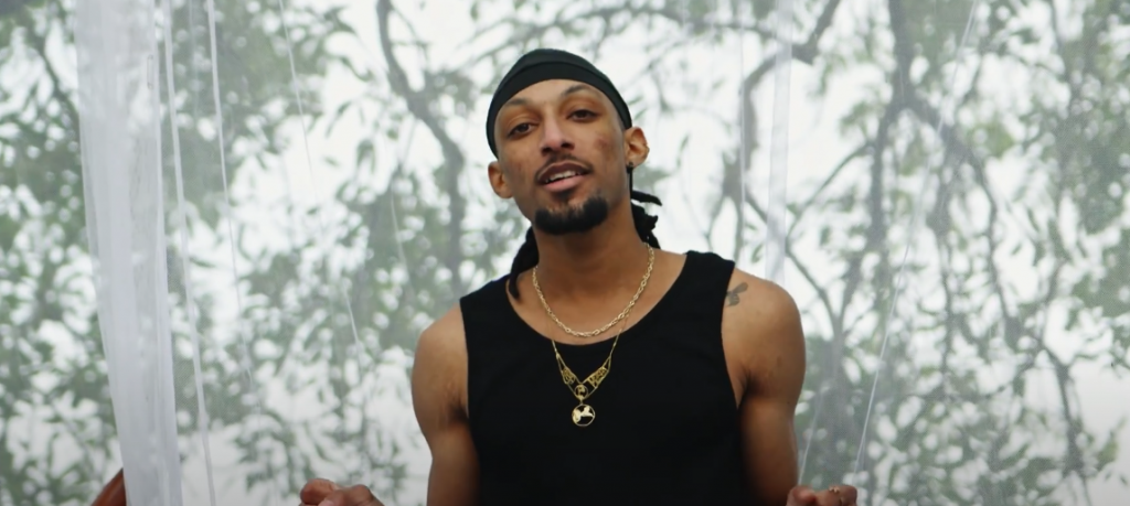 Faites le plein de motivation avec « ENBATAB », le nouveau clip de Darke Photo de Faites le plein de motivation avec « ENBATAB », le nouveau clip de Darke
