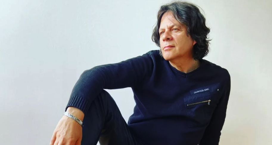 Mike Danovan fait souffler un vent de liberté avec son nouveau clip « JE ME LÂCHE » Photo de Mike Danovan fait souffler un vent de liberté avec son nouveau clip « JE ME LÂCHE »