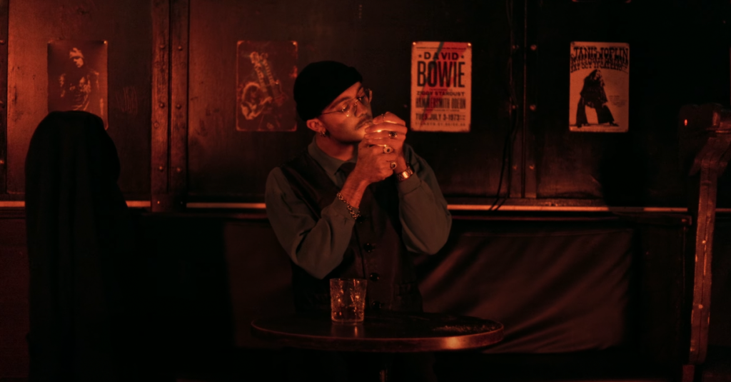 ALLANOIRCEUR sonde les profondeurs de l’âme humaine avec son clip « Suis-Je ? »
