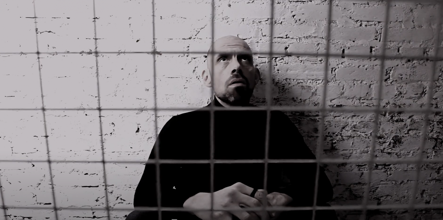 Photo de Prisonnier du monde, ANGEBAR chante la liberté dans « 107.7 »