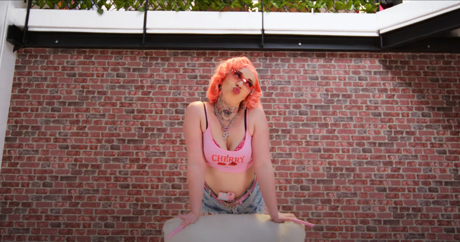 « Rom Pom Pom » : La Tempête Sensuelle de Peachy Baby Photo de « Rom Pom Pom » : La Tempête Sensuelle de Peachy Baby
