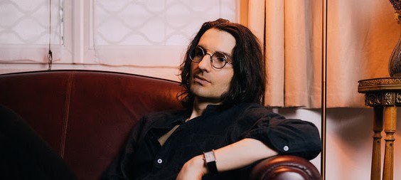 Louis Arlette dévoile son monde avec « Chevalier Vert »