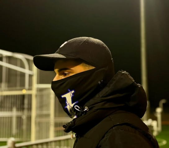 MENAZ vise haut avec « Flipas »