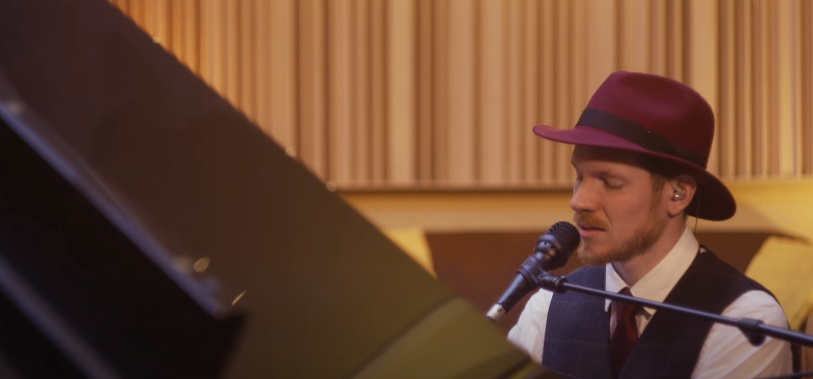 Robin M – « Paradis » : l’émotion pure, servie à fleur de piano