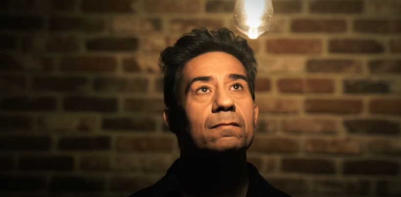 BRUNO BAZINET – « Dans la lumière » : les faux-semblants d’un succès éclairé